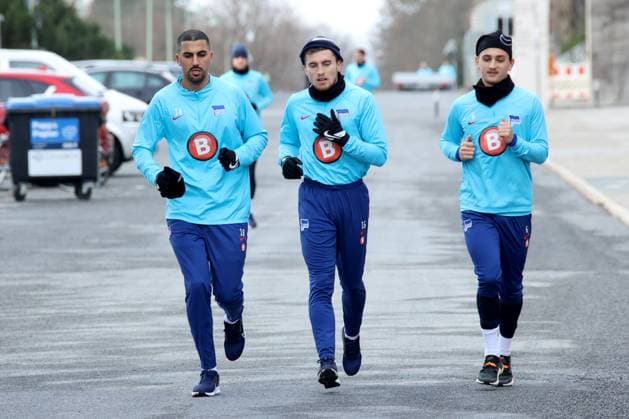 DEU, DFL, 2 FBL Hertha BSC, Training, PK, 04 02 2024, Sportforum, Berlin, DEU, DFL, 2 FBL Hertha BSC, Training, PK, im Bild Auslauftraining, auslaufen nach einem Spiel, Aymen Barkok Hertha BSC Berlin 18 , Jonjoe Kenny Hertha BSC Berlin 16 , Michal Karbownik Hertha BSC Berlin 6 DFL regulations prohibit any use of Photographs as image sequences and or quasi video Foto Juergen Engler nordphoto GmbH nordphotoxGmbHx xEngler nph00076