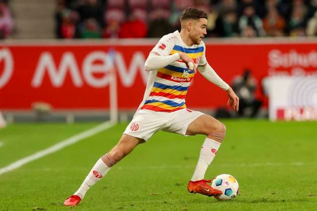 David Mamutovic 1 FSV Mainz 05 controls the ball, 1 Bundesliga, 1 FSV Mainz 05 vs Werder Bremen, MEWA Arena, 03 02 2024, Mainz, Germany