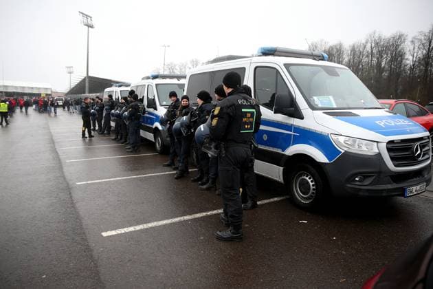 04 02 2024, xmohx, Soccer 2 Bundesliga, SV Elversberg 1 FC Kaiserslautern emspor, v l Police in front of the stadium Symbolic image DFL DFB REGULATIONS PROHIBIT ANY USE OF PHOTOGRAPHS as IMAGE SEQUENCES and or QUASI VIDEO Elversberg