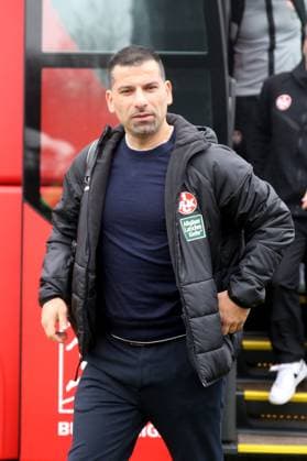 04 02 2024, xmohx, Soccer 2 Bundesliga, SV Elversberg 1 FC Kaiserslautern emspor, v l Team Coach Coach Dimitrios Grammozis 1 FC Kaiserslautern DFL DFB REGULATIONS PROHIBIT ANY USE OF PHOTOGRAPHS as IMAGE SEQUENCES and or QUASI VIDEO Elversberg