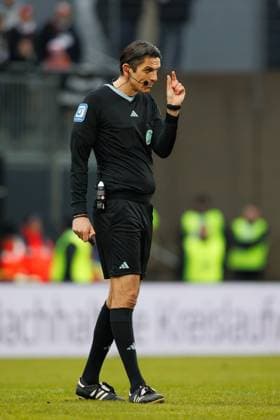 Referee Denis Aytekin, SV Elversberg vs 1 FC Kaiserslautern, Football, 2 Bundesliga, Matchday 20, Season 2023 2024, 04 02 2024 SV Elversberg vs 1 FC Kaiserslautern, Football, 2 Bundesliga, Matchday 20, Season 2023 2024, 04 02 2024 Elversberg Copyright: xEibner-Pressefoto AlexanderxNeisx EP_ANS