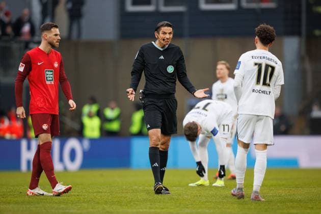 Referee Denis Aytekin, SV Elversberg vs 1 FC Kaiserslautern, Football, 2 Bundesliga, Matchday 20, Season 2023 2024, 04 02 2024 SV Elversberg vs 1 FC Kaiserslautern, Football, 2 Bundesliga, Matchday 20, Season 2023 2024, 04 02 2024 Elversberg Copyright: xEibner-Pressefoto AlexanderxNeisx EP_ANS