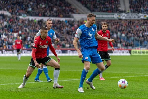 Janik Bachmann FC Hansa Rostock, 26 GER, Hannover 96 vs FC Hansa Rostock, Football, 2 Bundesliga, Matchday 20, Season 2023 2024, 04 02 2024 DFL REGULATIONS PROHIBIT ANY USE OF PHOTOGRAPHS AS IMAGE SEQUENCES AND OR QUASI VIDEO Hannover 96 vs FC Hansa Rostock, Football, 2 Bundesliga, Matchday 20, Season 2023 2024, 04 02 2024 Hannover Copyright: xEibner-Pressefoto FabioxDeinertx EP_FDT