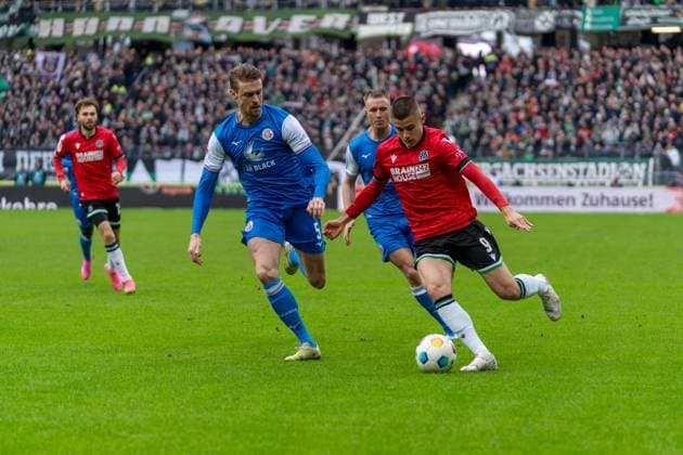 Oliver Huesing FC Hansa Rostock, 05 , Nicolo Tresoldi Hannover 96, 09 GER, Hannover 96 vs FC Hansa Rostock, Football, 2 Bundesliga, Matchday 20, Season 2023 2024, 04 02 2024 DFL REGULATIONS PROHIBIT ANY USE OF PHOTOGRAPHS AS IMAGE SEQUENCES AND OR QUASI VIDEO Hannover 96 vs FC Hansa Rostock, Football, 2 Bundesliga, Matchday 20, Season 2023 2024, 04 02 2024 Hannover Copyright: xEibner-Pressefoto FabioxDeinertx EP_FDT