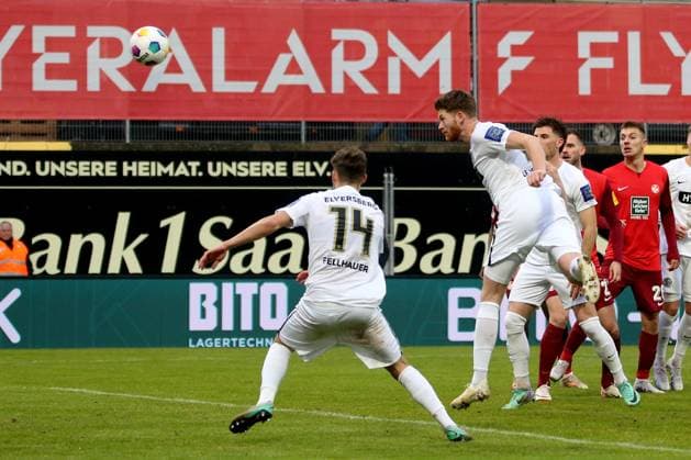 04 02 2024, xmohx, Soccer 2 Bundesliga, SV Elversberg 1 FC Kaiserslautern emspor, v l Offside goal Florian Le Joncour SV Elversberg DFL DFB REGULATIONS PROHIBIT ANY USE OF PHOTOGRAPHS as IMAGE SEQUENCES and or QUASI VIDEO Elversberg