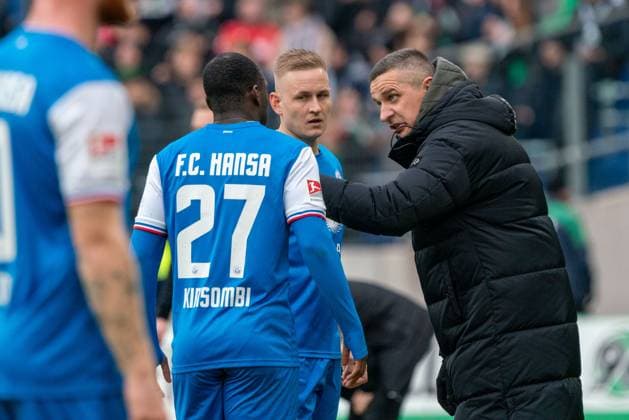 Mersad Selimbegovic FC Hansa Rostock, Coach , Christian Kinsombi FC Hansa Rostock, 27 , Kai Pröger FC Hansa Rostock, 09 GER, Hannover 96 vs FC Hansa Rostock, Football, 2 Bundesliga, Matchday 20, Season 2023 2024, 04 02 2024 DFL REGULATES PROHIBIT ANY USE OF PHOTOGRAPHS AS IMAGE SEQUENCES AND OR QUASI VIDEO Hannover 96 vs FC Hansa Rostock, Football, 2 Bundesliga, Matchday 20, Season 2023 2024, 04 02 2024 Hannover Copyright: xEibner-Pressefoto FabioxDeinertx EP_FDT