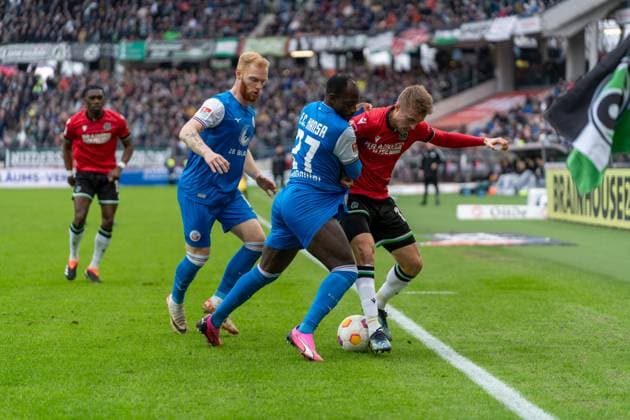 Christian Kinsombi FC Hansa Rostock, 27 , Sebastian Ernst Hannover 96, 10 GER, Hannover 96 vs FC Hansa Rostock, Football, 2 Bundesliga, Matchday 20, Season 2023 2024, 04 02 2024 DFL REGULATIONS PROHIBIT ANY USE OF PHOTOGRAPHS AS IMAGE SEQUENCES AND OR QUASI VIDEO Hannover 96 vs FC Hansa Rostock, Football, 2 Bundesliga, Matchday 20, Season 2023 2024, 04 02 2024 Hannover Copyright: xEibner-Pressefoto FabioxDeinertx EP_FDT