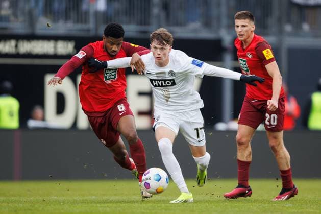 Paul Wanner SV 07 Elversberg in duel with Almamy Toure 1 FC Kaiserslautern , SV Elversberg vs 1 FC Kaiserslautern, Soccer, 2 Bundesliga, Matchday 20, Season 2023 2024, 04 02 2024 SV Elversberg vs 1 FC Kaiserslautern, Soccer, 2 Bundesliga, Matchday 20, Season 2023 2024, 04 02 2024 Elversberg Copyright: xEibner-Pressefoto AlexanderxNeisx EP_ANS