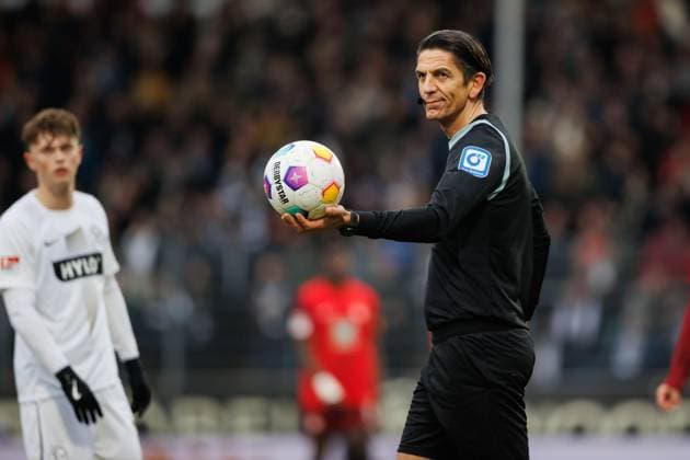 Referee Denis Aytekin, SV Elversberg vs 1 FC Kaiserslautern, Football, 2 Bundesliga, Matchday 20, Season 2023 2024, 04 02 2024 SV Elversberg vs 1 FC Kaiserslautern, Football, 2 Bundesliga, Matchday 20, Season 2023 2024, 04 02 2024 Elversberg Copyright: xEibner-Pressefoto AlexanderxNeisx EP_ANS