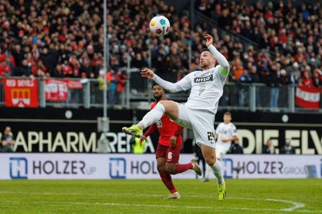 Luca Schnellbacher SV 07 Elversberg with ball, SV Elversberg vs 1 FC Kaiserslautern, Soccer, 2 Bundesliga, Matchday 20, Season 2023 2024, 04 02 2024 SV Elversberg vs 1 FC Kaiserslautern, Soccer, 2 Bundesliga, Matchday 20, Season 2023 2024, 04 02 2024 Elversberg Copyright: xEibner-Pressefoto AlexanderxNeisx EP_ANS