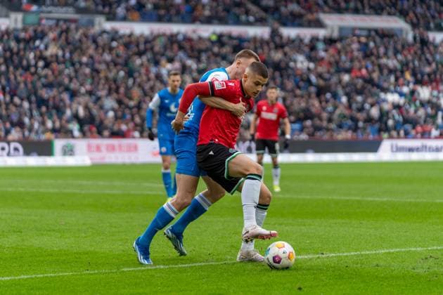 Jasper van der Werff FC Hansa Rostock, 22 , Nicolo Tresoldi Hannover 96, 09 GER, Hannover 96 vs FC Hansa Rostock, Football, 2 Bundesliga, Matchday 20, Season 2023 2024, 04 02 2024 DFL REGULATIONS PROHIBIT ANY USE OF PHOTOGRAPHS AS IMAGE SEQUENCES AND OR QUASI VIDEO Hannover 96 vs FC Hansa Rostock, Football, 2 Bundesliga, Matchday 20, Season 2023 2024, 04 02 2024 Hannover Copyright: xEibner-Pressefoto FabioxDeinertx EP_FDT