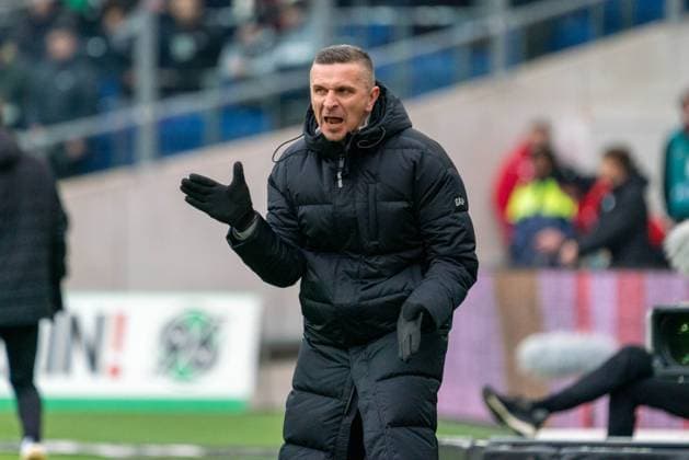Mersad Selimbegovic FC Hansa Rostock, Coach GER, Hannover 96 vs FC Hansa Rostock, Football, 2 Bundesliga, Matchday 20, Season 2023 2024, 04 02 2024 DFL REGULATIONS PROHIBIT ANY USE OF PHOTOGRAPHS AS IMAGE SEQUENCES AND OR QUASI VIDEO Hannover 96 vs FC Hansa Rostock, Football, 2 Bundesliga, Matchday 20, Season 2023 2024, 04 02 2024 Hannover Copyright: xEibner-Pressefoto FabioxDeinertx EP_FDT