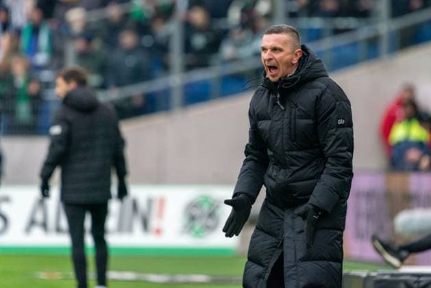 Mersad Selimbegovic FC Hansa Rostock, Coach GER, Hannover 96 vs FC Hansa Rostock, Football, 2 Bundesliga, Matchday 20, Season 2023 2024, 04 02 2024 DFL REGULATIONS PROHIBIT ANY USE OF PHOTOGRAPHS AS IMAGE SEQUENCES AND OR QUASI VIDEO Hannover 96 vs FC Hansa Rostock, Football, 2 Bundesliga, Matchday 20, Season 2023 2024, 04 02 2024 Hannover Copyright: xEibner-Pressefoto FabioxDeinertx EP_FDT