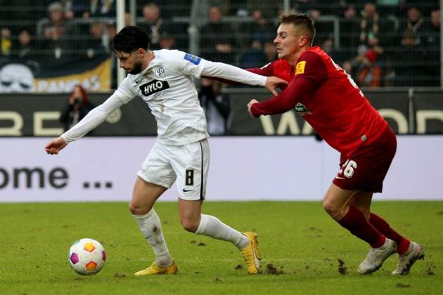 04 02 2024, xmohx, Fußball 2 Bundesliga, SV Elversberg 1 FC Kaiserslautern emspor, v l Semih Sahin SV Elversberg Fliip Kaloc 1 FC Kaiserslautern Zweikampf, Aktion, action, battle for the ball DFL DFB REGULATIONS PROHIBIT ANY USE OF PHOTOGRAPHS as IMAGE SEQUENCES and or QUASI VIDEO Elversberg