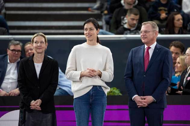 TENNIS - WTA, Tennis Damen Upper Austria Ladies Linz LINZ,AUSTRIA,04.FEB.24 - TENNIS - WTA Tour, Upper Austria Ladies Linz. Image shows tournament director Sandra Reichel, Ana Ivanovic (SRB) and governor Thomas Stelzer.  GEPAxpictures xGintarexKarpaviciute