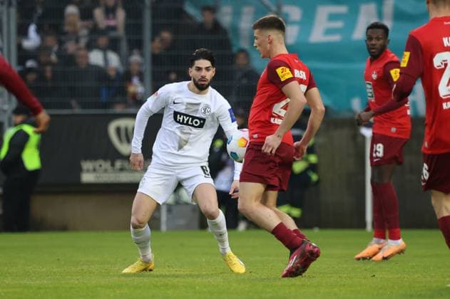 04 02 2024, Football, Men, 2 Bundesliga, Season 2023 2024, SV 07 Elversberg 1 FC Kaiserslautern, Semih Sahin SV 07 Elversberg , Filip Kaloc 1 FC Kaiserslautern Elversberg Ursapharm Arena an der Kaiserlinde Saarland Germany EN