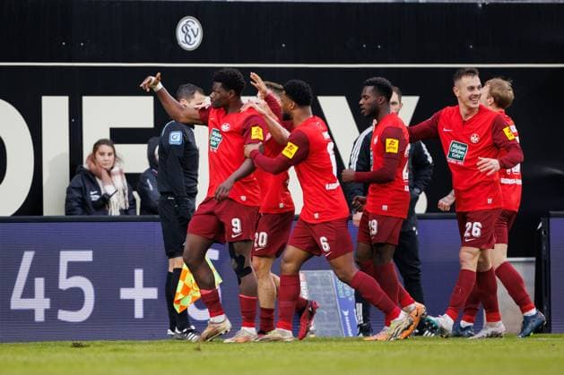 Ragnar Prince Friedel Ache 1 FC Kaiserslautern celebrates the goal to 1 1 with Richmond Tachie 1 FC Kaiserslautern , Almamy Toure 1 FC Kaiserslautern , Tymoteusz Puchacz 1 FC Kaiserslautern and Filip Kaloc 1 FC Kaiserslautern , SV Elversberg vs 1 FC Kaiserslautern, Soccer, 2 Bundesliga, Matchday 20, Season 2023 2024, 04 02 2024 SV Elversberg vs 1 FC Kaiserslautern, Soccer, 2 Bundesliga, Matchday 20, Season 2023 2024, 04 02 2024 Elversberg Copyright: xEibner-Pressefoto AlexanderxNeisx EP_ANS