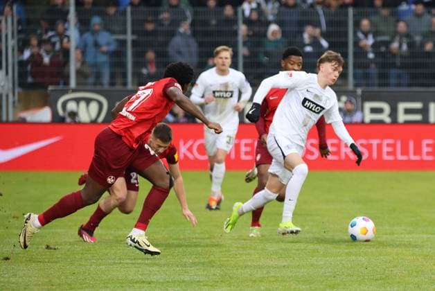 04 02 2024, Football, Men, 2 Bundesliga, Season 2023 2024, SV 07 Elversberg 1 FC Kaiserslautern, Paul Wanner SV 07 Elversberg , Ragnar Ache 1 FC Kaiserslautern , Frank Ronstadt 1 FC Kaiserslautern Elversberg Ursapharm Arena an der Kaiserlinde Saarland Germany EN