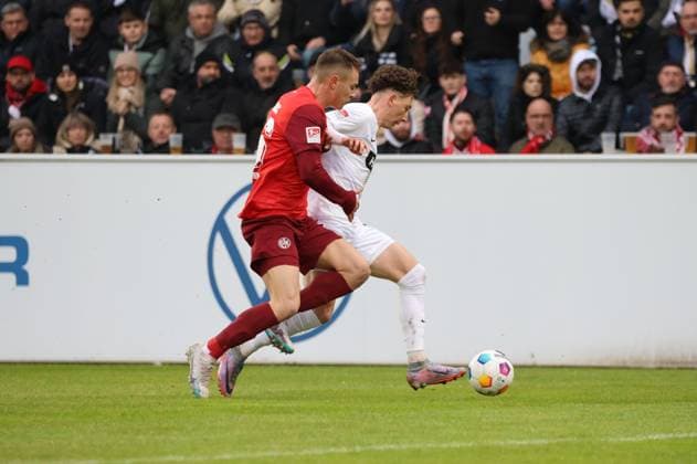04 02 2024, Football, Men, 2 Bundesliga, Season 2023 2024, SV 07 Elversberg 1 FC Kaiserslautern, Jannik Rochelt SV 07 Elversberg , Filip Kaloc 1 FC Kaiserslautern Elversberg Ursapharm Arena an der Kaiserlinde Saarland Germany EN