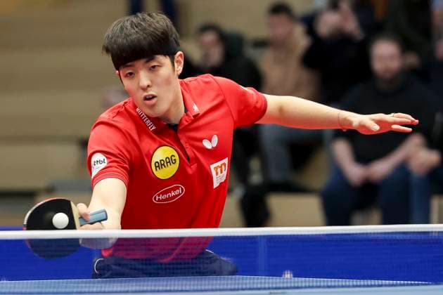 Dang Qiu Borussia Duesseldorf controls the ball, 1 mens table tennis Bundesliga, TTC Schwalbe Bergneustadt vs Borussia Düsseldorf, Burstenhalle, 04 02 2024, Bergneustadt, Germany