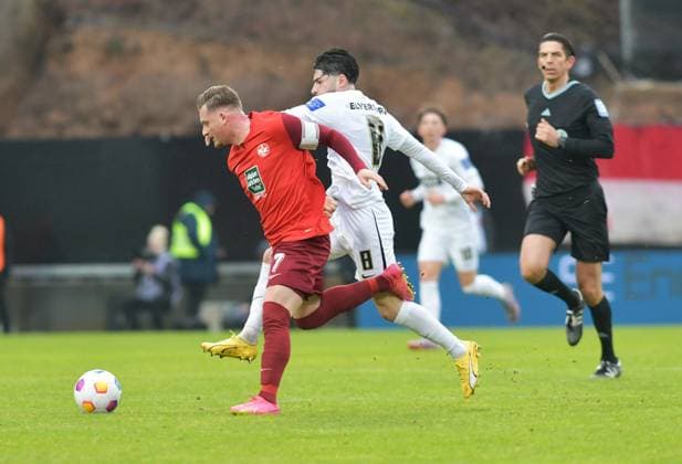 Soccer 2 Bundesliga Season 2023 24 04 02 2024 Ursapharm Arena SV Elversberg elv 1 FC Kaiserslautern fck Marlon RITTER 1 FC Kaiserslautern , li Semih SAHIN SV Elversberg Soccer 2 Bundesliga SV Elversberg