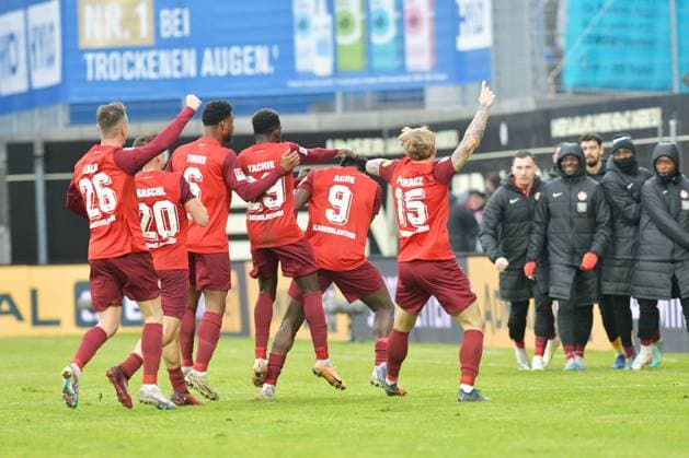 Soccer 2 Bundesliga Season 2023 24 04 02 2024 Ursapharm Arena SV Elversberg elv 1 FC Kaiserslautern fck cheering after the 1 1 by Ragnar ACHE 1 FC Kaiserslautern , Nr 9 Soccer 2 Bundesliga SV Elversberg