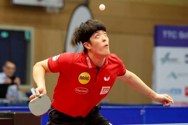 Dang Qiu Borussia Duesseldorf controls the ball, 1 mens table tennis Bundesliga, TTC Schwalbe Bergneustadt vs Borussia Düsseldorf, Burstenhalle, 04 02 2024, Bergneustadt, Germany
