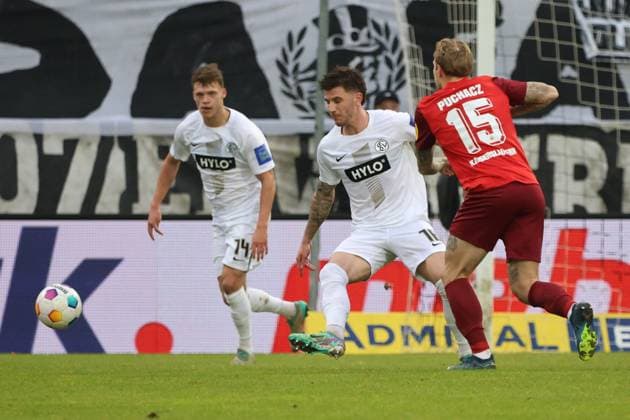04 02 2024, Football, Men, 2 Bundesliga, Season 2023 2024, SV 07 Elversberg 1 FC Kaiserslautern, Hugo Vandermersch SV 07 Elversberg , Tymoteusz Puchacz 1 FC Kaiserslautern Elversberg Ursapharm Arena an der Kaiserlinde Saarland Germany EN