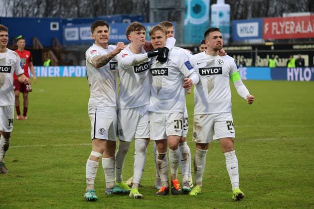 04 02 2024, Soccer, Men, 2 Bundesliga, Season 2023 2024, SV 07 Elversberg 1 FC Kaiserslautern, Goal celebration to 2 1, Goalscorer Thore Jacobsen SV 07 Elversberg Elversberg Ursapharm Arena an der Kaiserlinde Saarland Germany EN