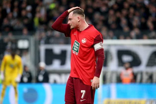 04 02 2024, xmohx, Fussball 2 Bundesliga, SV Elversberg 1 FC Kaiserslautern emspor, v l Marlon Ritter 1 FC Kaiserslautern Enttäuscht enttaeuscht traurig frustriert ratlos DFL DFB REGULATIONS PROHIBIT ANY USE OF PHOTOGRAPHS as IMAGE SEQUENCES and or QUASI VIDEO Elversberg