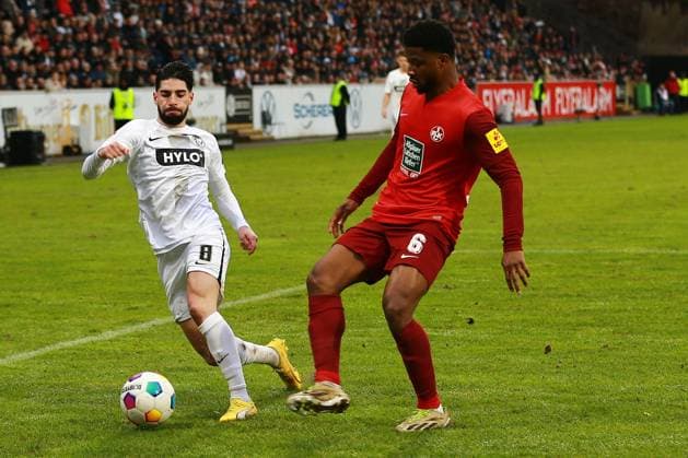 04 02 2024, xmohx, Fußball 2 Bundesliga, SV Elversberg 1 FC Kaiserslautern emspor, v l Semih Sahin SV Elversberg Almamy Toure 1 FC Kaiserslautern Zweikampf, Aktion, action, battle for the ball DFL DFB REGULATIONS PROHIBIT ANY USE OF PHOTOGRAPHS as IMAGE SEQUENCES and or QUASI VIDEO Elversberg
