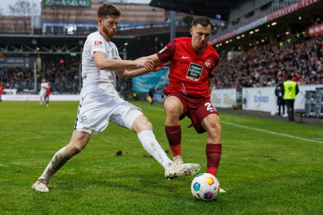 Florian Le Joncour SV 07 Elversberg in duel with Filip Stojikovic 1 FC Kaiserslautern , SV Elversberg vs 1 FC Kaiserslautern, Soccer, 2 Bundesliga, Matchday 20, Season 2023 2024, 04 02 2024 SV Elversberg vs 1 FC Kaiserslautern, Soccer, 2 Bundesliga, Matchday 20, Season 2023 2024, 04 02 2024 Elversberg Copyright: xEibner-Pressefoto AlexanderxNeisx EP_ANS