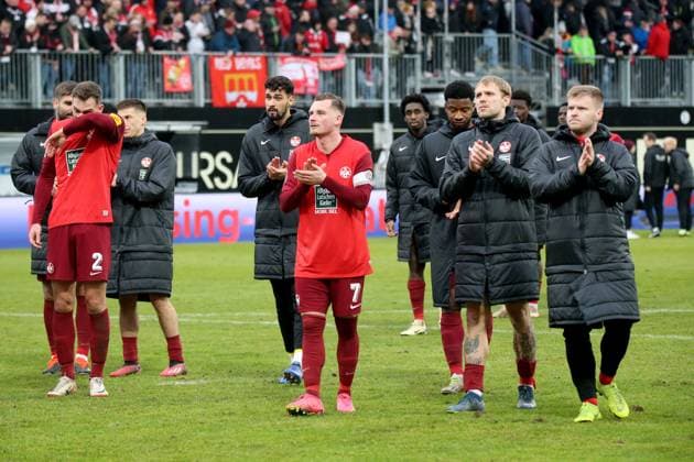 04 02 2024, xmohx, Fussball 2 Bundesliga, SV Elversberg 1 FC Kaiserslautern emspor, v l Marlon Ritter 1 FC Kaiserslautern Enttäuscht enttaeuscht traurig frustriert ratlos DFL DFB REGULATIONS PROHIBIT ANY USE OF PHOTOGRAPHS as IMAGE SEQUENCES and or QUASI VIDEO Elversberg