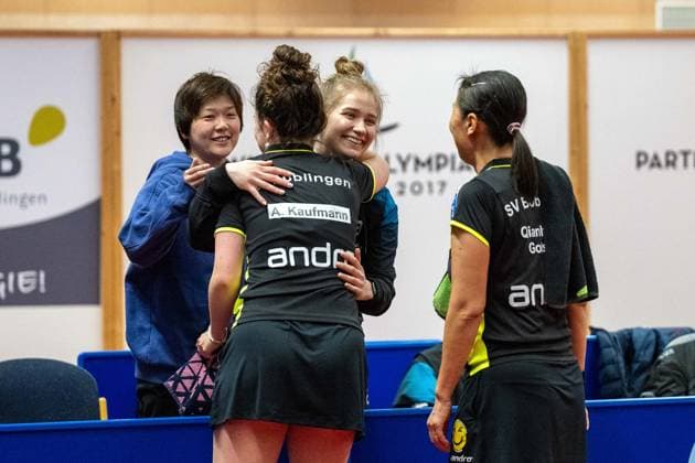 Airi Avameri SV Böblingen, 03 congratulates Alexandra Kaufmann SV Böblingen, 04 on her first doubles win¨¨SV Böblingen vs TSV Dachau, Table Tennis, Bundesliga Women, Season 2024, 04 02 2024, SV Böblingen vs TSV Dachau, Table Tennis, Bundesliga Women, Season 2024, 04 02 2024 Böblingen Copyright: xRomanxJustx EP_RJT