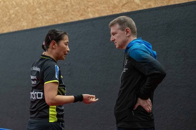 Qianhong Gotsch SV Böblingen, 01 and Ingo Gotsch SV Böblingen, coach meeting at timeout¨¨SV Böblingen vs TSV Dachau, table tennis, Bundesliga women, season 2024, 04 02 2024, SV Böblingen vs TSV Dachau, table tennis, Bundesliga women, season 2024, 04 02 2024 Böblingen Copyright: xRomanxJustx EP_RJT
