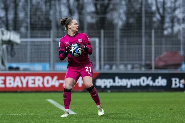 GOOGLE PIXEL Womens Bundesliga Bayer 04 Leverkusen VfL Wolfsburg 04 02 2024 Friederike Repohl Bayer 04 Leverkusen, 27 holds GOOGLE PIXEL Womens Bundesliga, Bayer 04 Leverkusen VfL Wolfsburg, Leverkusen, Ullrich Haberland Stadion am 04 02 2024 DFB REGULATIONS PROHIBIT ANY USE OF PHOTOGRAPHS AS IMAGE SEQUENCES AND OR QUASI VIDEO Copyright: xBEAUTIFULxSPORTS Wunderlx