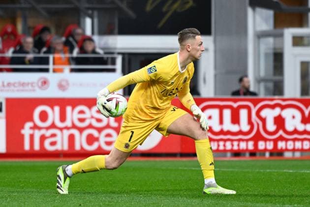 Marcin BULKA ( 1 - Nice ) during the Ligue 1 match between Stade Brestois 29 and OGC Nice at Stade Francis Le Ble on february 04, 2024 in Brest, France. ( Photo by federico pestellini panoramic ) - FOOTBALL : Brest vs Nice - Ligue 1 - 04 02 2024 FedericoPestellini Panoramic 