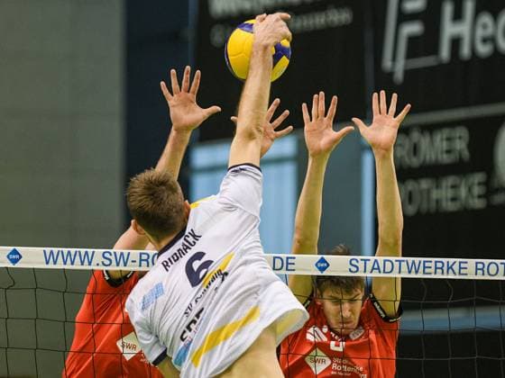 Max Bibrack SV Schwaig 6 , Attack, Linus Herrmann TV Rottenburg 9 , Jan Huber TV Rottenburg 3 , Block, TV Rottenburg vs SV Schwaig, Volleyball, 2 Bundesliga, Matchday 16, Season 2023 2024, 04 02 2024, TV Rottenburg vs SV Schwaig, Volleyball, 2 Bundesliga, Matchday 16, Season 2023 2024, 04 02 2024 Rottenburg am Neckar Copyright: xEibner-Pressefoto FlorianxSchustx EP_FSU