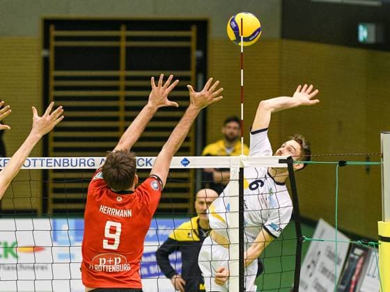Max Bibrack SV Schwaig 6 , Attack, Linus Herrmann TV Rottenburg 9 , Block, TV Rottenburg vs SV Schwaig, Volleyball, 2 Bundesliga, Matchday 16, Season 2023 2024, 04 02 2024, TV Rottenburg vs SV Schwaig, Volleyball, 2 Bundesliga, Matchday 16, Season 2023 2024, 04 02 2024 Rottenburg am Neckar Copyright: xEibner-Pressefoto FlorianxSchustx EP_FSU
