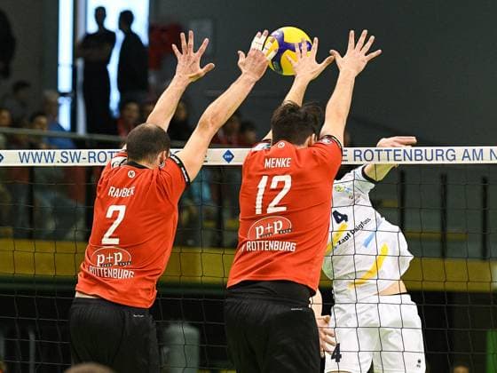 Felix Hemmer SV Schwaig 4 , Attack, Moritz Rauber TV Rottenburg 2 , Yannick Menke TV Rottenburg 12 , Block, TV Rottenburg vs SV Schwaig, Volleyball, 2 Bundesliga, Matchday 16, Season 2023 2024, 04 02 2024, TV Rottenburg vs SV Schwaig, Volleyball, 2 Bundesliga, Matchday 16, Season 2023 2024, 04 02 2024 Rottenburg am Neckar Copyright: xEibner-Pressefoto FlorianxSchustx EP_FSU