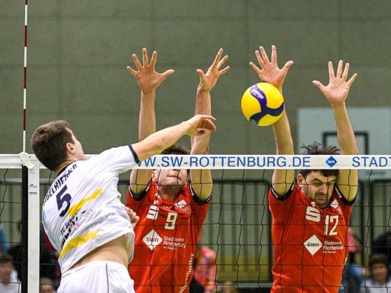 Yannick Bibelriether SV Schwaig 5 , Linus Herrmann TV Rottenburg 9 , Yannick Menke TV Rottenburg 12 , Block, TV Rottenburg vs SV Schwaig, Volleyball, 2 Bundesliga, Matchday 16, Season 2023 2024, 04 02 2024, TV Rottenburg vs SV Schwaig, Volleyball, 2 Bundesliga, Matchday 16, Season 2023 2024, 04 02 2024 Rottenburg am Neckar Copyright: xEibner-Pressefoto FlorianxSchustx EP_FSU