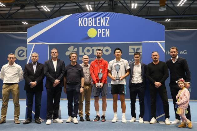 ATP Challenger Koblenz Tennis, 04 02 24, Tennis, Final, Yuri Rodionov in red vs Brandon Nakashima in blue , ATP Challenger Koblenz Tennis, 04 02 24, Tennis, Final, Yuri Rodionov vs Brandon Nakashima Koblenz Copyright: xEibner-Pressefoto JoergxNiebergax EP_EER