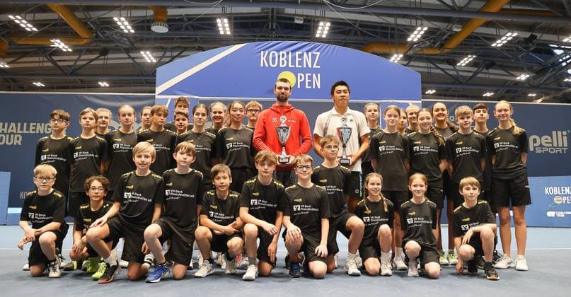 ATP Challenger Koblenz Tennis, 04 02 24, Tennis, Final, Yuri Rodionov in red vs Brandon Nakashima in blue , ATP Challenger Koblenz Tennis, 04 02 24, Tennis, Final, Yuri Rodionov vs Brandon Nakashima Koblenz Copyright: xEibner-Pressefoto JoergxNiebergax EP_EER