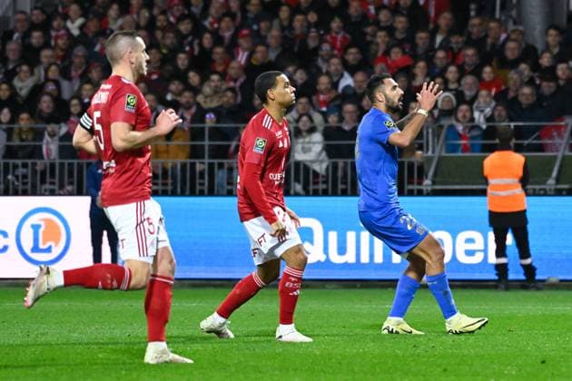 Gaetan LABORDE ( 24 - Nice ) looks dejected during the Ligue 1 match between Stade Brestois 29 and OGC Nice at Stade Francis Le Ble on february 04, 2024 in Brest, France. ( Photo by federico pestellini panoramic ) - FOOTBALL : Brest vs Nice - Ligue 1 - 04 02 2024 FedericoPestellini Panoramic 