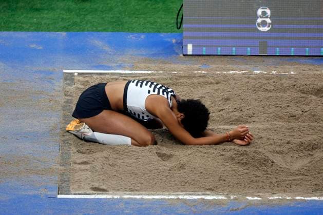 Sport Themen der Woche KW05 Sport Bilder des Tages Leichtathletik, 4. ISTAF INDOOR Meeting Duesseldorf, 04. 02. 2024 im PSD - Bank - Dome in Duesseldorf Weitsprung Maleika MIHAMBO (LG Kurpfalz) *** Athletics, 4 ISTAF INDOOR Meeting Duesseldorf, 04 02 2024 at the PSD Bank Dome in Duesseldorf Long jump Maleika MIHAMBO LG Kurpfalz