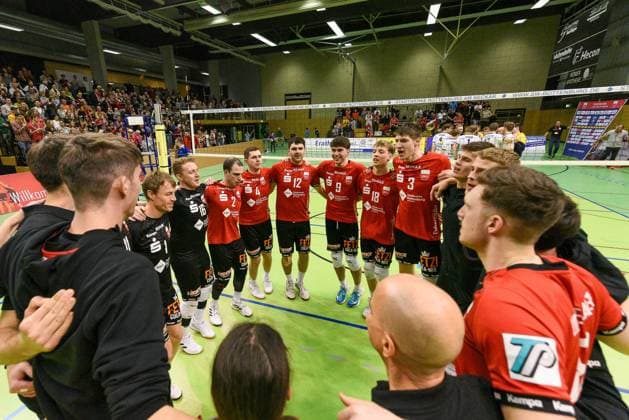 Cheers at TV Rottenburg after the win, TV Rottenburg vs SV Schwaig, Volleyball, 2 Bundesliga, Matchday 16, Season 2023 2024, 04 02 2024, TV Rottenburg vs SV Schwaig, Volleyball, 2 Bundesliga, Matchday 16, Season 2023 2024, 04 02 2024 Rottenburg am Neckar Copyright: xEibner-Pressefoto FlorianxSchustx EP_FSU
