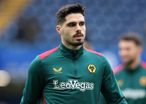 London, England, 4th February 2024. Pedro Neto of Wolverhampton Wanderers warms up during the Premier League match at Stamford Bridge, London. Picture credit should read: Paul Terry Sportimage EDITORIAL USE ONLY. No use with unauthorised audio, video, data, fixture lists, club league logos or live services. Online in-match use limited to 120 images, no video emulation. No use in betting, games or single club league player publications. SPI-2920-0158