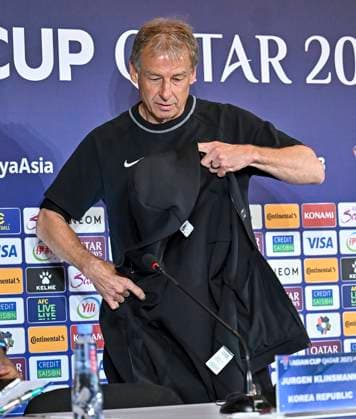 AFC Asian Cup Qatar 2023 press conference, PK, Pressekonferenz South Korea South Korean national team, Nationalteam Head coach Jurgen Klinsmann is attending a press conference ahead of the AFC Asian Cup 2023 Qatar semi-final match between Jordan and South Korea in Doha, Qatar, on February 5, 2024. DOHA Qatar  Copyright: xNoushadxThekkayilx originalFilename:varittyakkal-afcasian240205_npgAJ.jpg