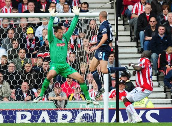 Barclays Premier League Soccer Stoke City v West Ham United OCT 17 Matthew Upson of West Ham United heads the ball past Thomas Sorensen of Stoke City for the equalising goal..Barclays Premier League..Stoke City v West Ham United..17th October, 2009.(Credit Image: Â Simon Bellis Sportimage Cal Media) United Kingdom EDITORIAL USE ONLY Copyright: xx ZUMA-20091017_zaf_si1_063.jpg SimonxBellisx csmphoto282071