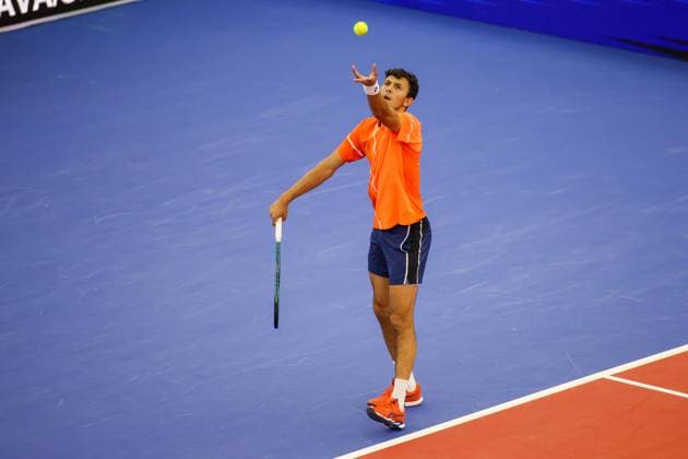 DALLAS, TX - FEBRUARY 05: Emilio Nava (USA) serves during the Dallas Open on February 5, 2024 at Styslinger Altec Tennis Complex in Dallas, TX. (Photo by George Walker Icon Sportswire) TENNIS: FEB 05 Dallas Open EDITORIAL USE ONLY Icon24020568